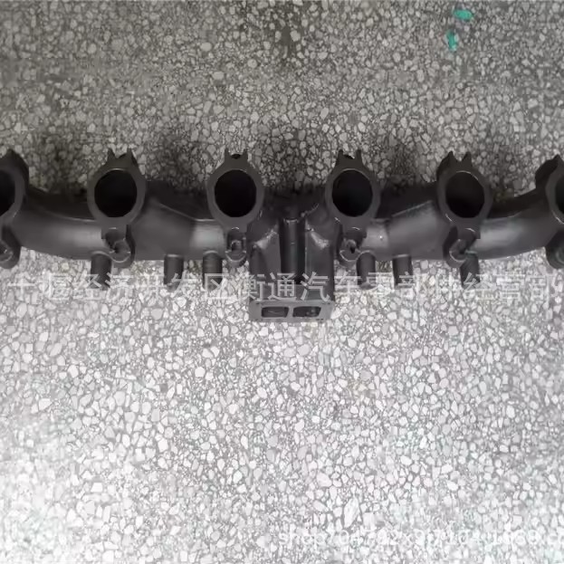 Suitable for Cummins 6Bt Komatsu 6D102 Engine Exhaust Manifold 3863106