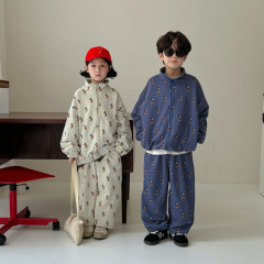 子供スーツ 2025 春スタイル男の子と女の子韓国スタイルフルプリントマウストレーナースーツ子供長袖ズボン 2 点セット