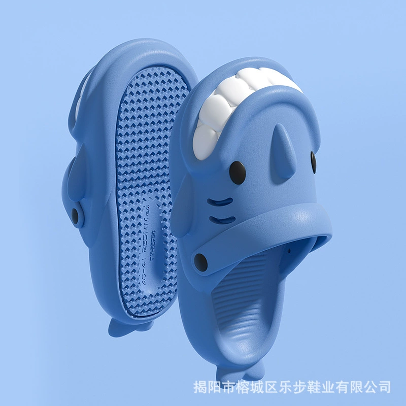 Летние новые шлепанцы для родителей и детей с изображением акулы, забавные нескользящие сандалии с мягкой подошвой для мальчиков и девочек для улицы