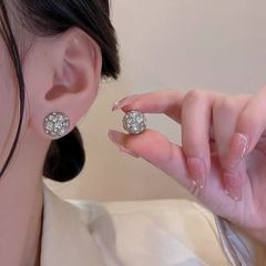 ピアスのない女性向けの新しい人気の超光沢磁気イヤリング、ジルコン磁気イヤークリップ、強力な吸引力の磁気イヤリング
