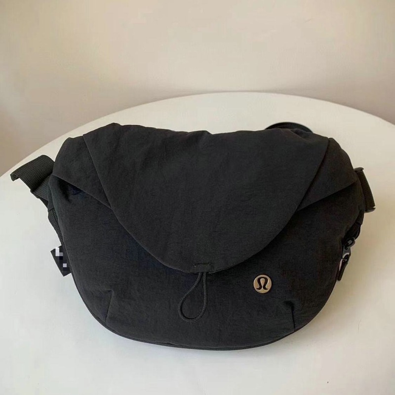 lululemon磁吸包3L运动斜挎包健身骑行腰包尼龙饺子单肩挎包|undefined