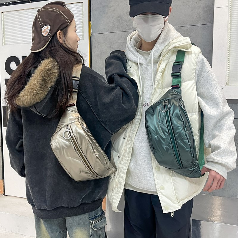 冬の新型胸包男亮面PUシンプルな百合高級感斜めショルダーバッグファッション個性大容量綿服バッグ|undefined