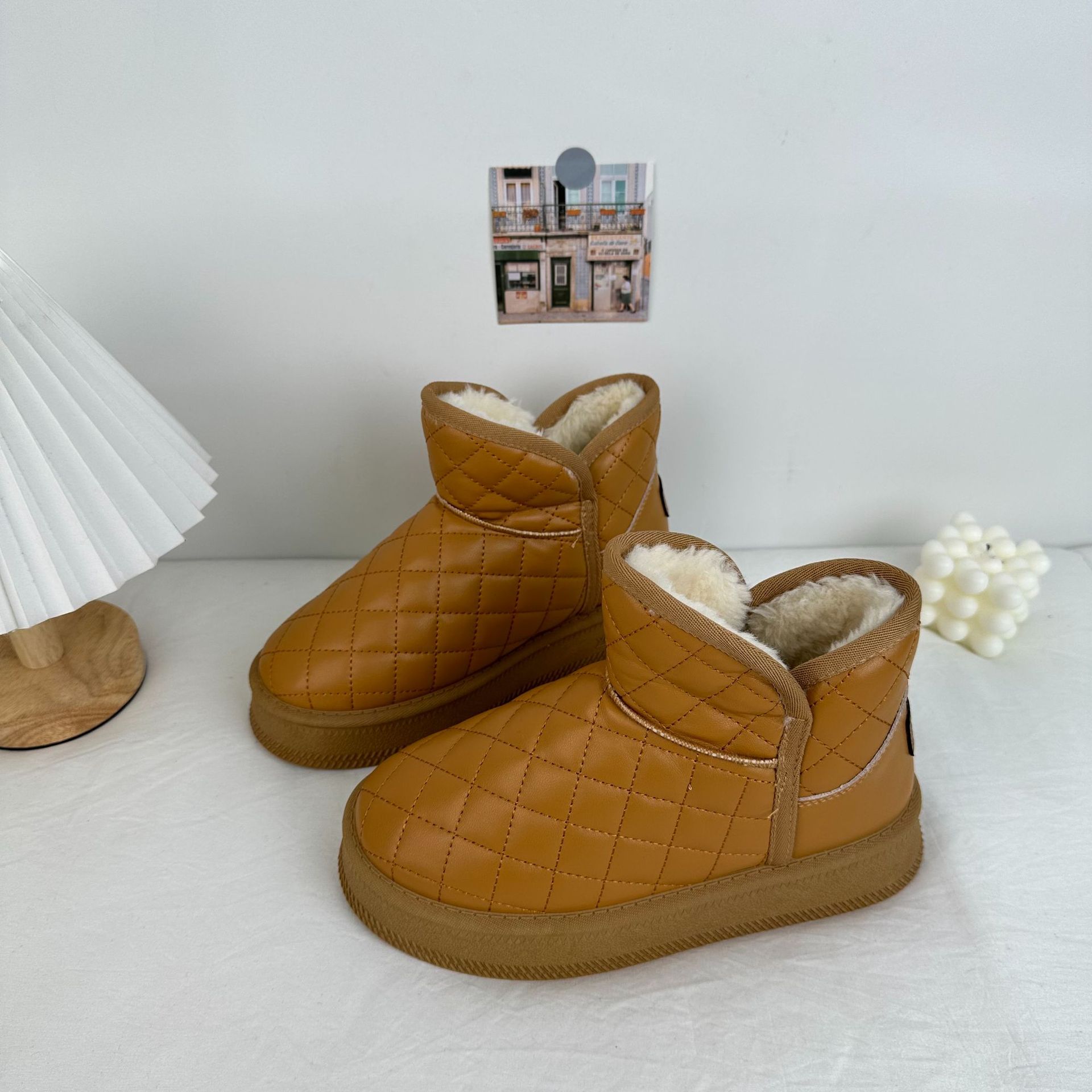 Zapatos de nieve de lana gruesa de onda lejana para mujer 2025 estudiantes de invierno nuevas botas cortas cálidas de todo fósforo más zapatos de mujer coreanos de terciopelo