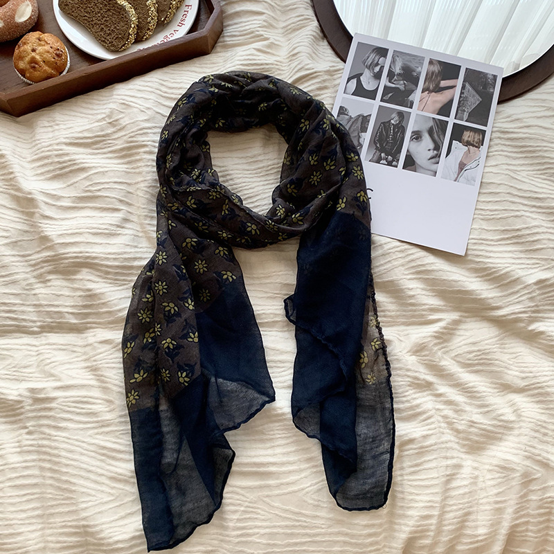 Costura floral azul marino