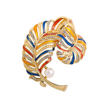 复古镶钻时尚金色羽毛贝珠胸针 高级衣饰配饰精致树叶领针