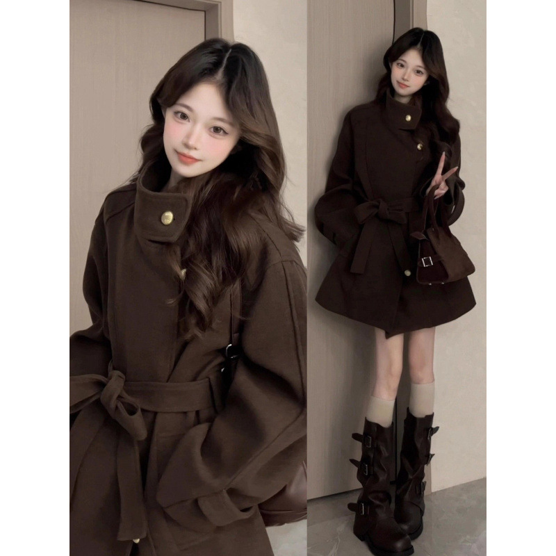Retro-style high-end stand-collar wool coat, 2026 autumn/winter new style, belted waist, slimming and elegant brown coat.