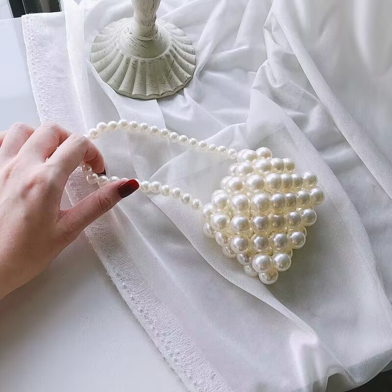 Mini bolsa de mão com pérolas feita à mão para mulher_voghion.com
