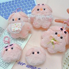 キーキーはかわいい子豚の人形のキーホルダーと呼ばれています。