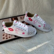 爆款红唇铆钉情侣新款红底小白鞋男女潮流百搭春季透气休闲板鞋