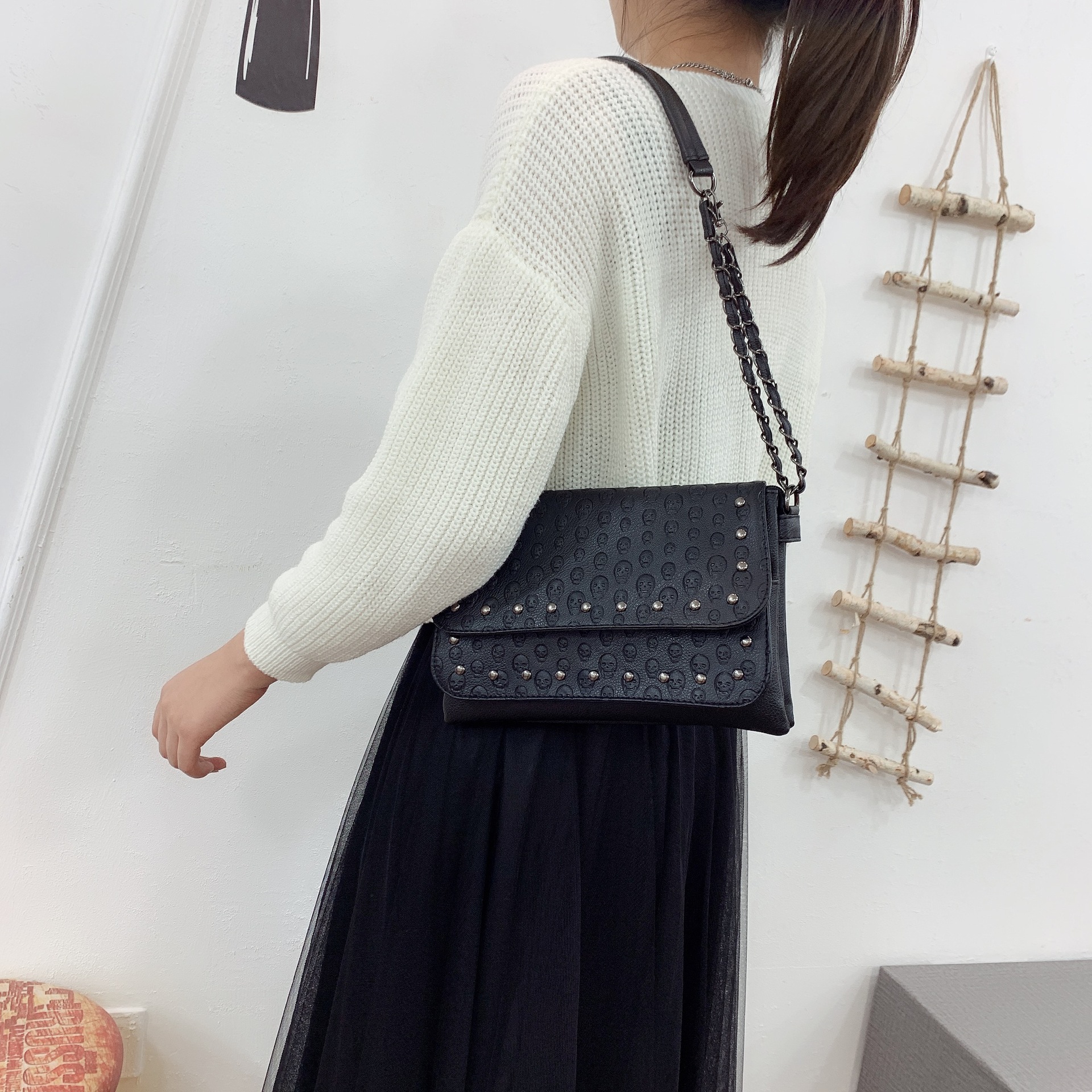 Square Shape Small Size Women's Small Pu Leather Solid Color Classic Style Square Magnetic Buckle Crossbody Bag