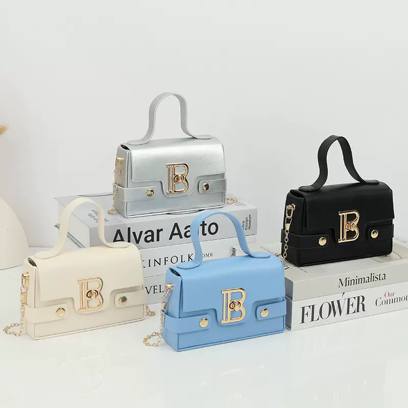 新款儿童公主单肩包纯色复古字母质感小方包休闲单肩腋下女包