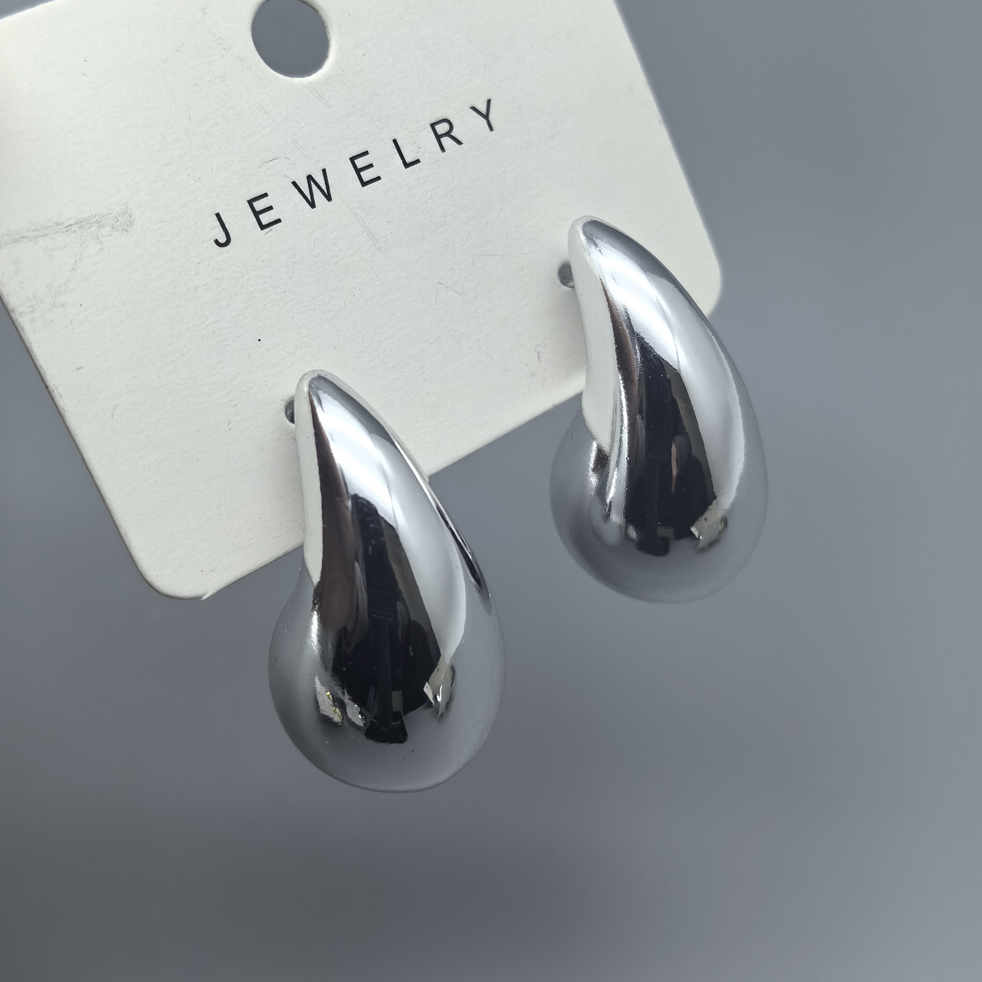 큰 은색 물방울