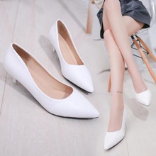 白色甜美低跟高跟鞋尖頭淺口根鞋三厘米小碼32-34大碼40-42新款女