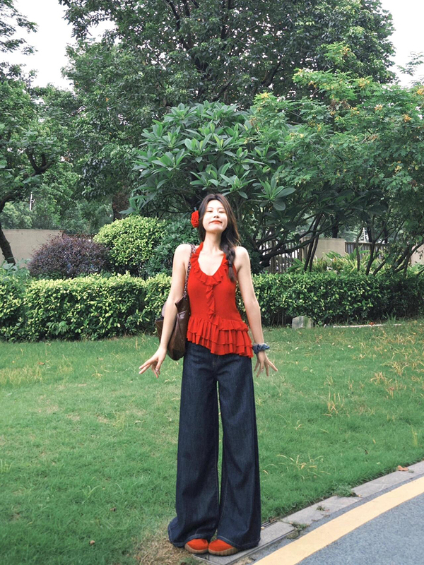 今年流行的女装套装纯欲风无袖挂脖红色露背吊带背心牛仔裤两件套|undefined