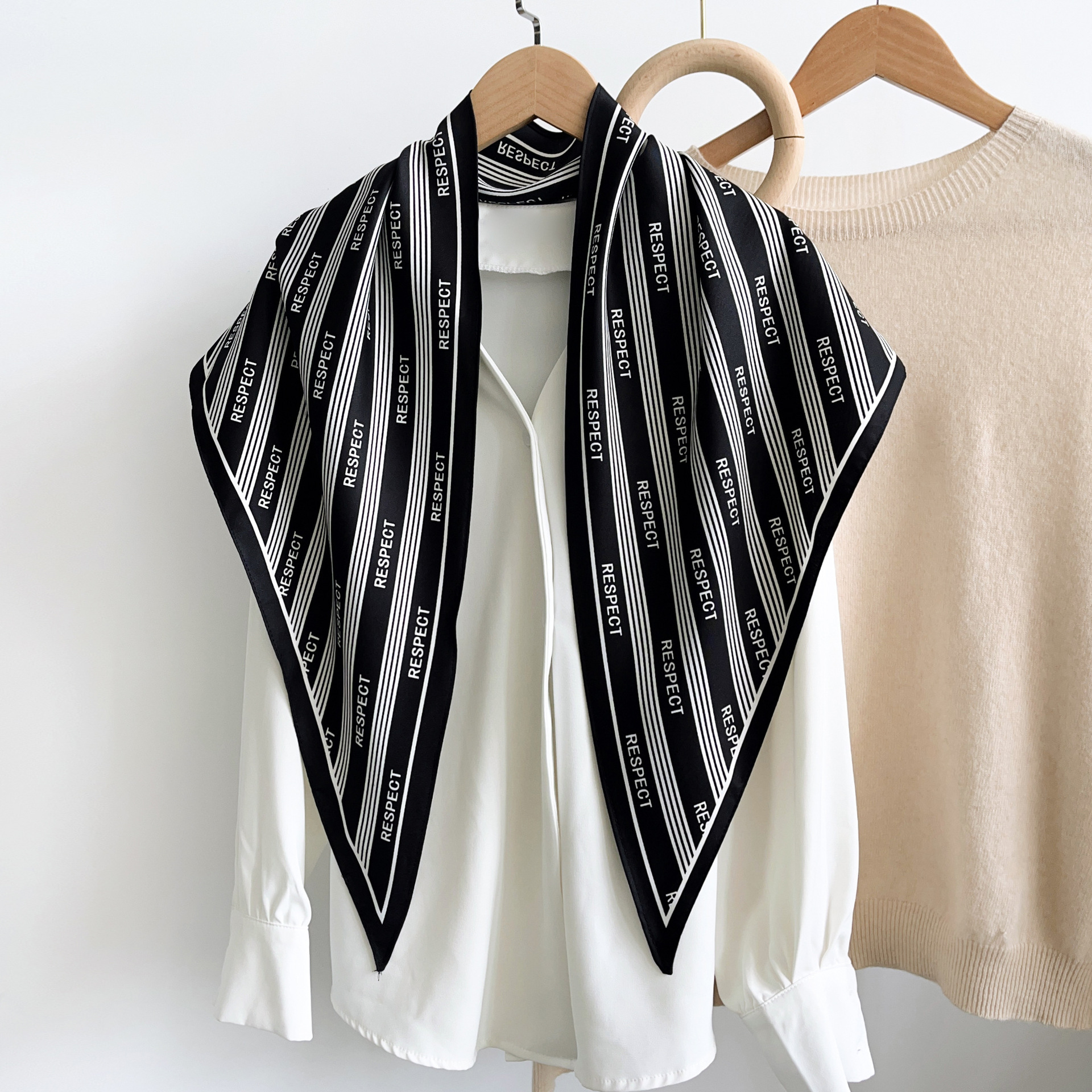 2025 nuevo estilo verano todo-fósforo cintura a juego camisa traje de mezclilla chal seda de sarga toalla triangular de moda fresca