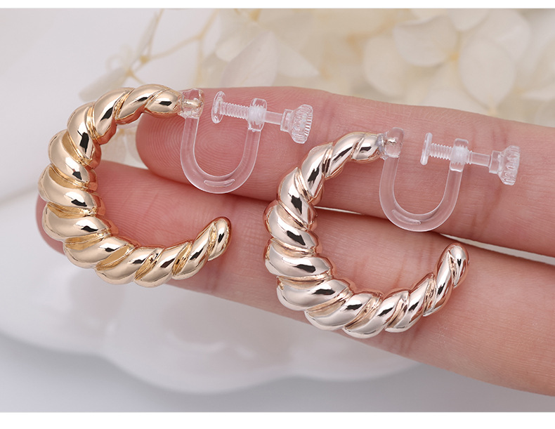 European and American fashion style irregular earrings recommended by Internet celebrities: Geometric metal retro earrings, simple C-shaped large ear rings 12 undefined