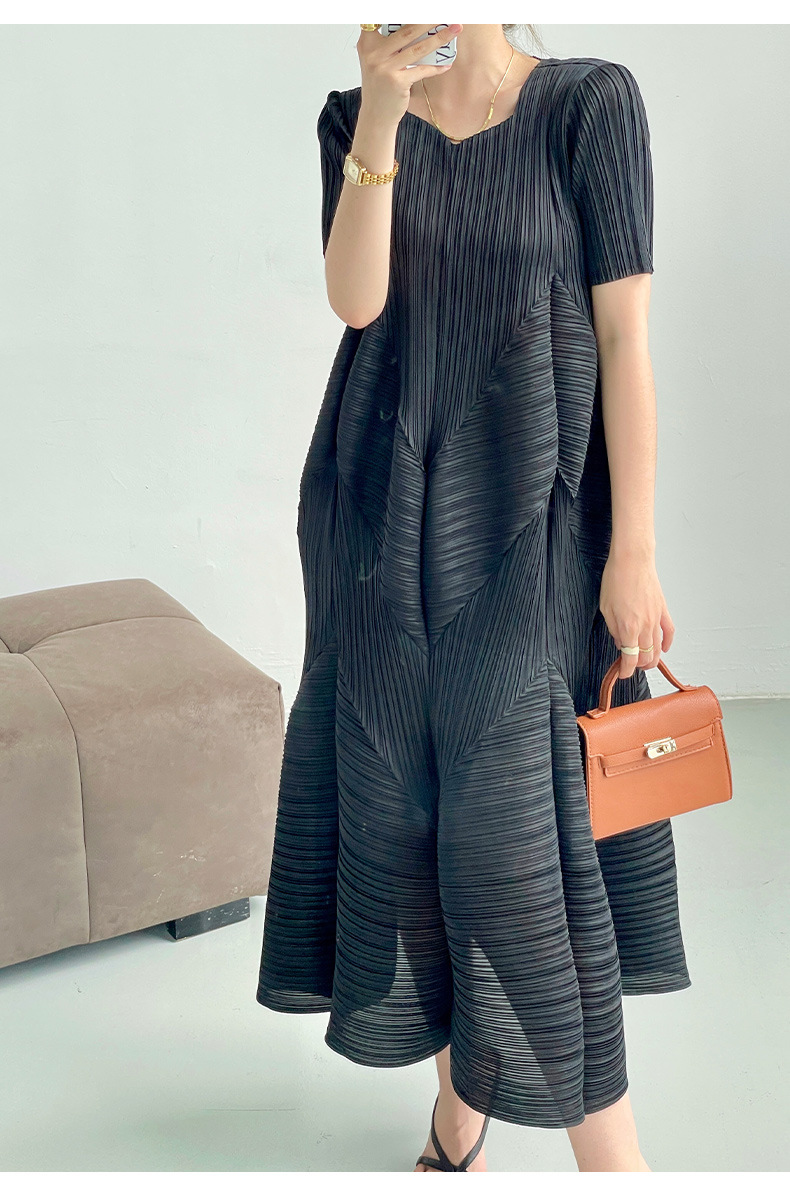 Đầm xếp ly ngắn tay họa tiết hoa nụ phong cách Pháp — Màu đen chi tiết 6