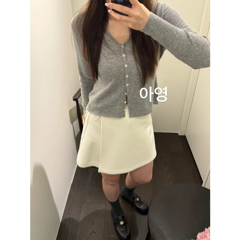 New 2026 Autumn Collection Korean Designer Gentle Pastoral Style V-Neck Crochet Hollow-Out Long-Sleeve Knit Cardigan New 2026 Autumn Collection Korean Designer Gentle Pastoral Style V-Neck Crochet Hollow-Out Long-Sleeve Knit Cardigan