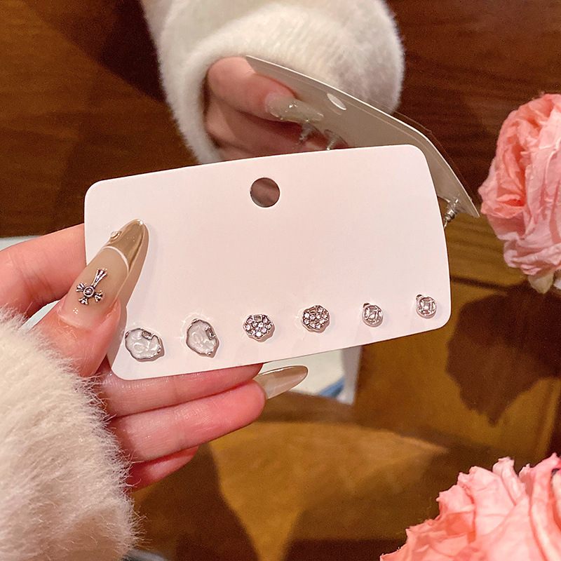 S925 aguja de plata exquisito ZIRCON oído-aumento traje pequeño oído espárragos Luz de lujo nicho versátil temperamento perla pendientes femeninos