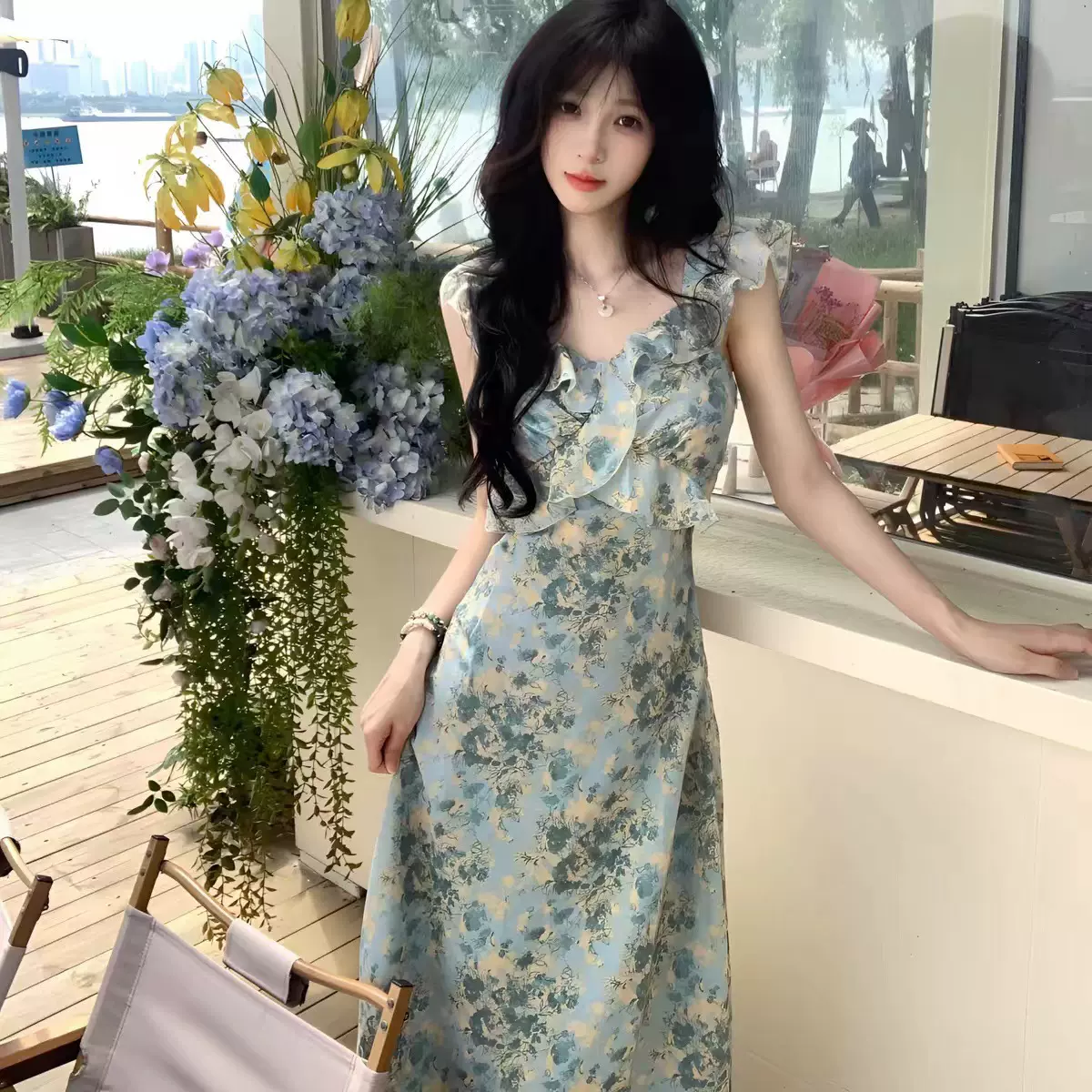 带内里海边度假风长裙夏季清冷大美人设计感显瘦碎花吊带连衣裙子
