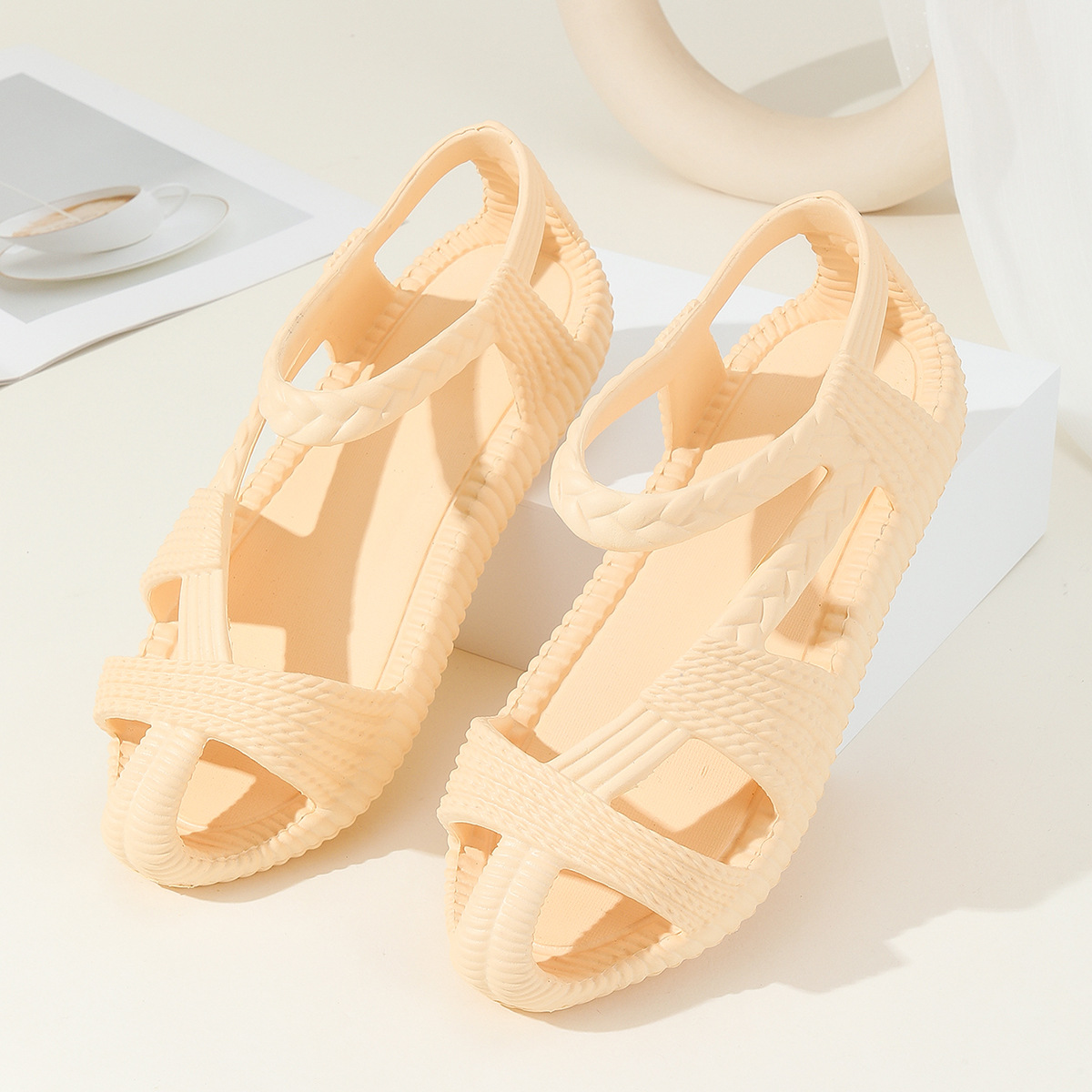 Nuevos productos europeos y estadounidenses Zapatillas de coco independientes estadounidenses Transfronterizo Amazon Wish Venta caliente Zapatillas de bandera con superficie de diamante para uso externo