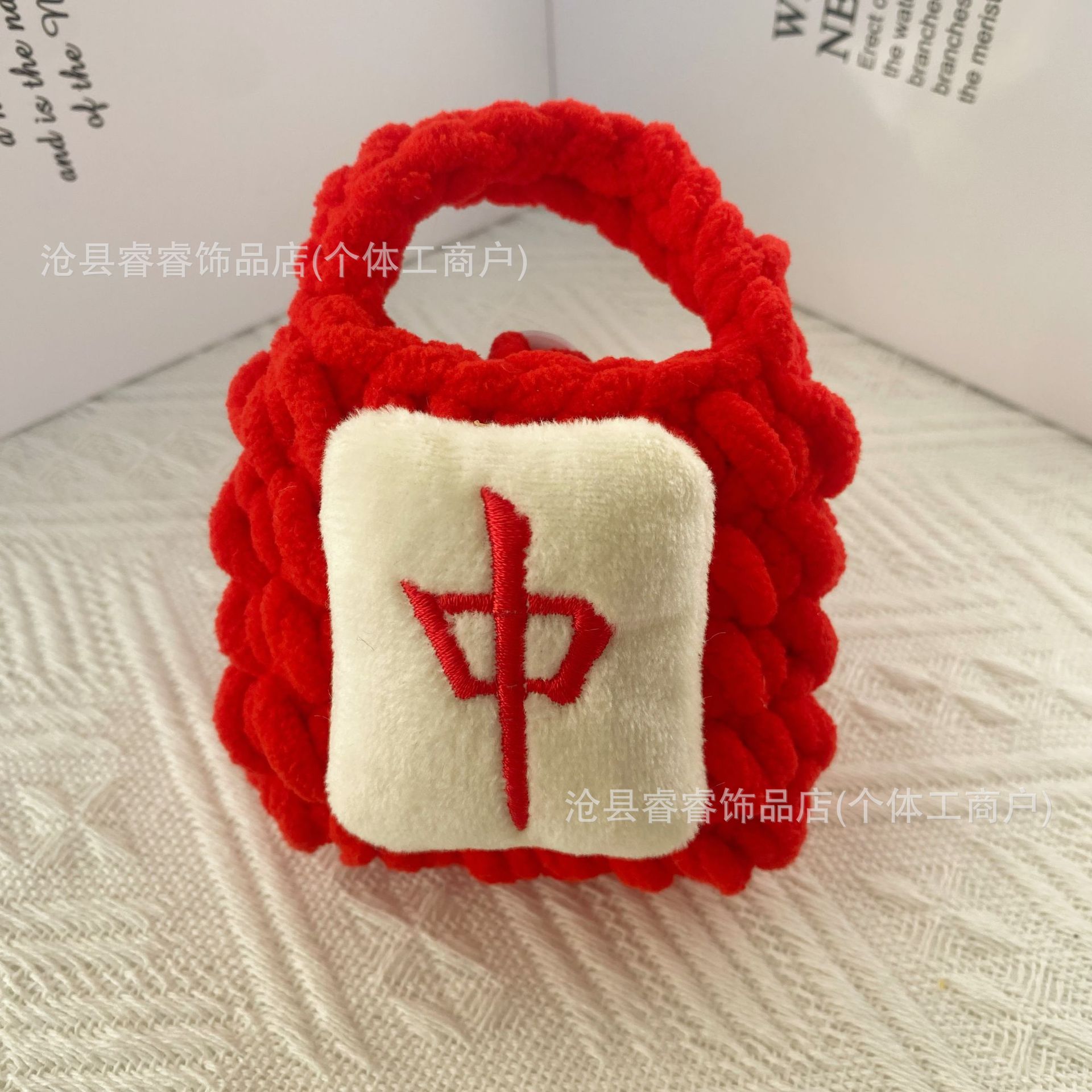 Celebración de Año Nuevo gran león rojo despertar dragón muñeca de peluche dibujos animados tejido a mano bolsas de auriculares Bluetooth bolsas de cambio al por mayor