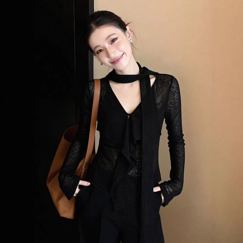 Korean Style Black V-Neck Halter Lace Top for Women, Long-Sleeved, Slim-Fitting, Versatile Bottoming Shirt, 2026 Spring New Style