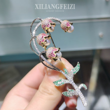 西凉妃子 重工高级双色金铃兰花胸针锆石风铃花别针大气服饰别针