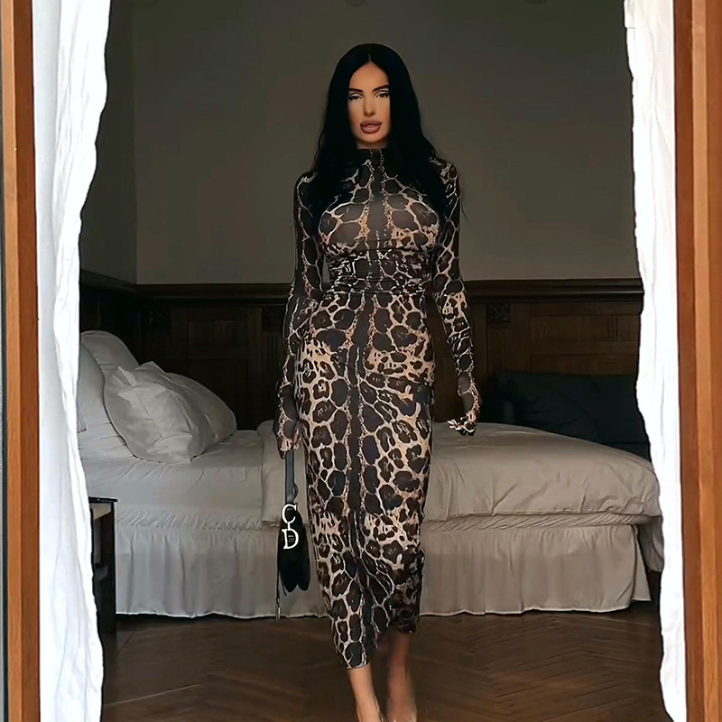 2024 otoño y invierno estilo europeo y americano ropa de mujer transfronteriza nueva moda animal estampado medio cuello alto mangas largas delgadas vestido de cadera