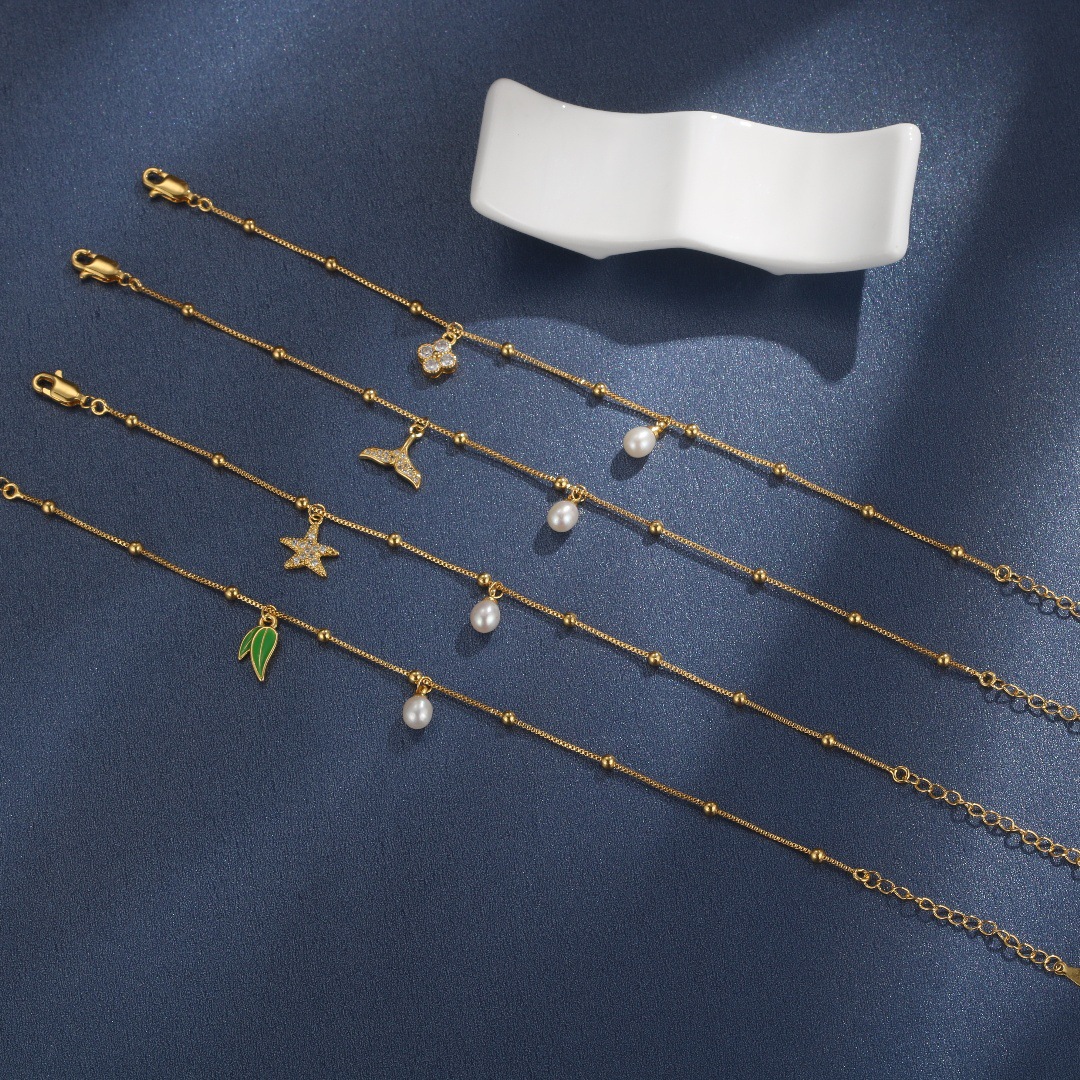 Fashionable and fresh bracelet with stars, four-leaf clovers, fish tails, and small leaves, women's jewelry with various freshwater pearl bracelet designs