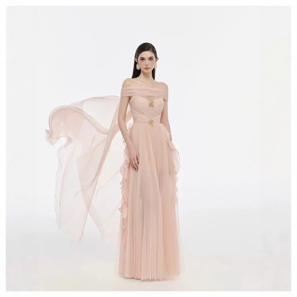 新款肉色显瘦气质优雅一字肩飘带网纱气质礼服收腰A字连衣裙