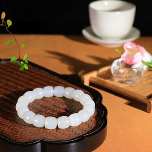 I would like to honor the Yutang Hetian Jade White Jade Old Pearl Bracelet in the realm of people's hearts for a hundred generations to practice deep heart permanent goodwill