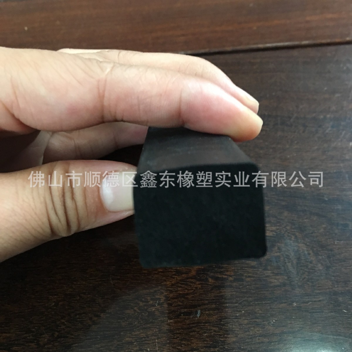 供应三元乙丙实心橡胶圆条 方条 异型胶条 橡胶密封条 发泡密封条