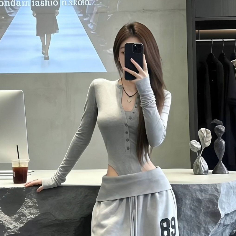 New American-Style Spicy Girl Style Gray Buttoned Long-Sleeve Bodysuit for Women, Slim Fit, Sexy, Waist-Exposing Base T-Shirt New American-Style Spicy Girl Style Gray Buttoned Long-Sleeve Bodysuit for Women, Slim Fit, Sexy, Waist-Exposing Base T-Shirt