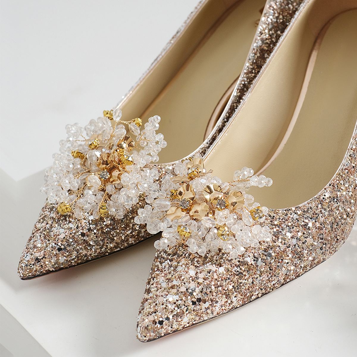 European And American Bride Wedding Shoe Accessories Handmade Beaded Shoe Buckle Fashionable Beautiful High Heels Decorated With Crystal Shoe Flower