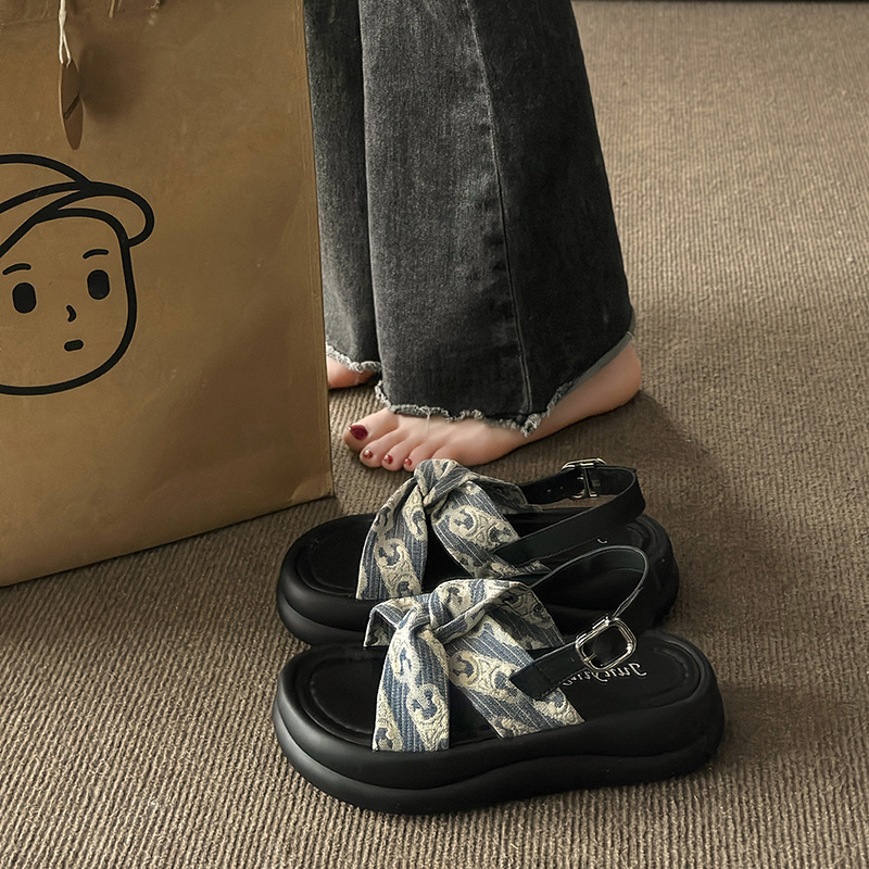 Sandalias de plataforma ligera Manjia para mujer 2024 nuevo verano con punta abierta pequeña fragancia Roma ropa exterior sandalias y pantuflas de playa para mujer