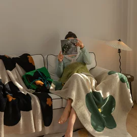 Yutu designer sunflower class a half velvet knitting blanket: maternal and infant grade comfortable and fall and winter heattech analysis