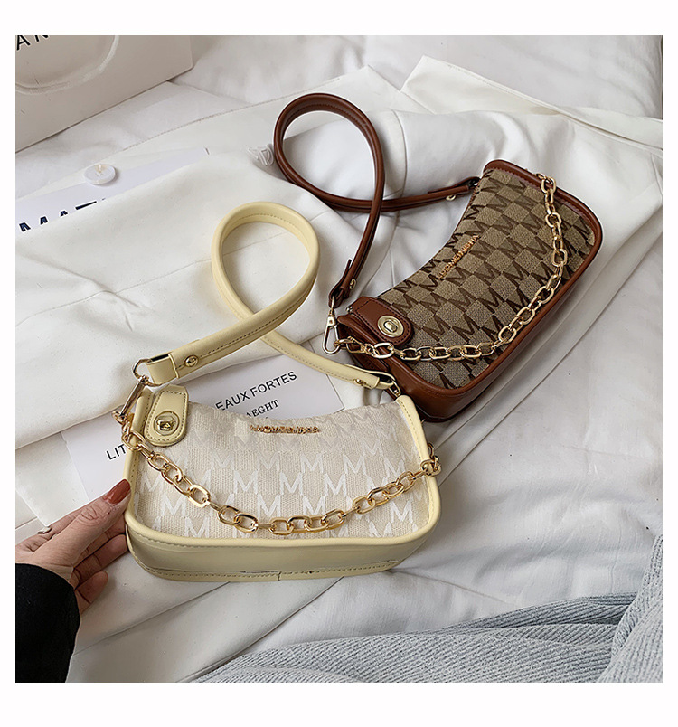 Fashion Chain Messenger Portable Small Square Bag Wholesale display picture 15