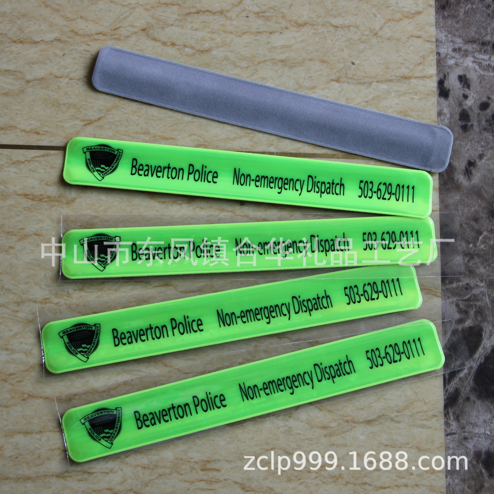 厂家反光晶格片啪啪圈,反光手腕带,钢片手腕带加印图案儿童成人