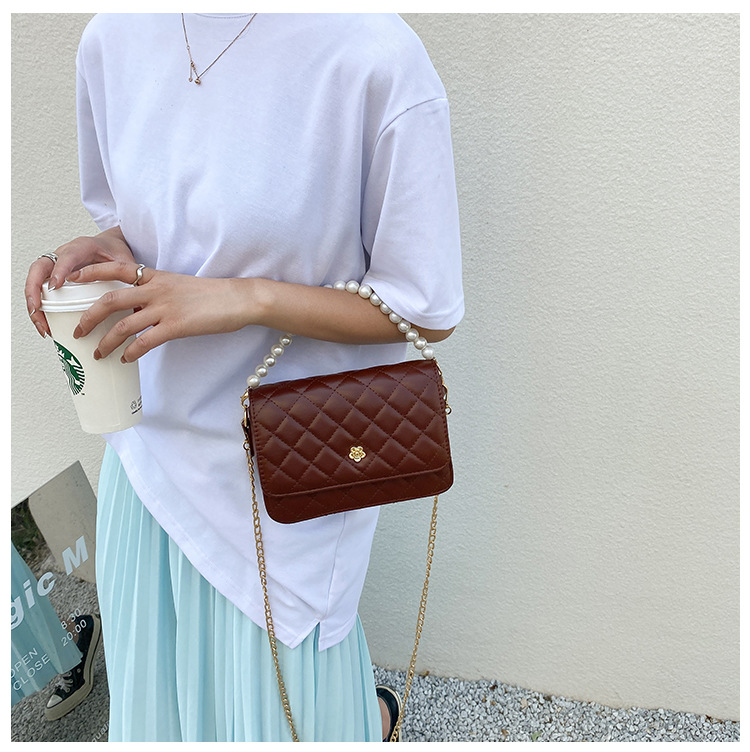 Korean Large Capacity Pearl Chain Messenger Small Square Bag Wholesale display picture 12