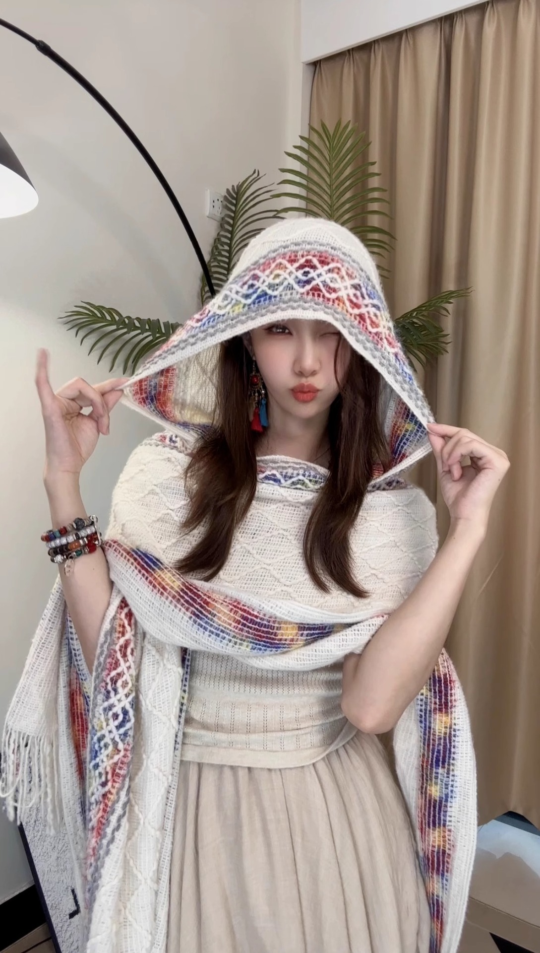 Nuevo chal de mujer, tiras de color, suéter de punto, foto de viaje, capa étnica de todo fósforo, capa de todo fósforo, viaje