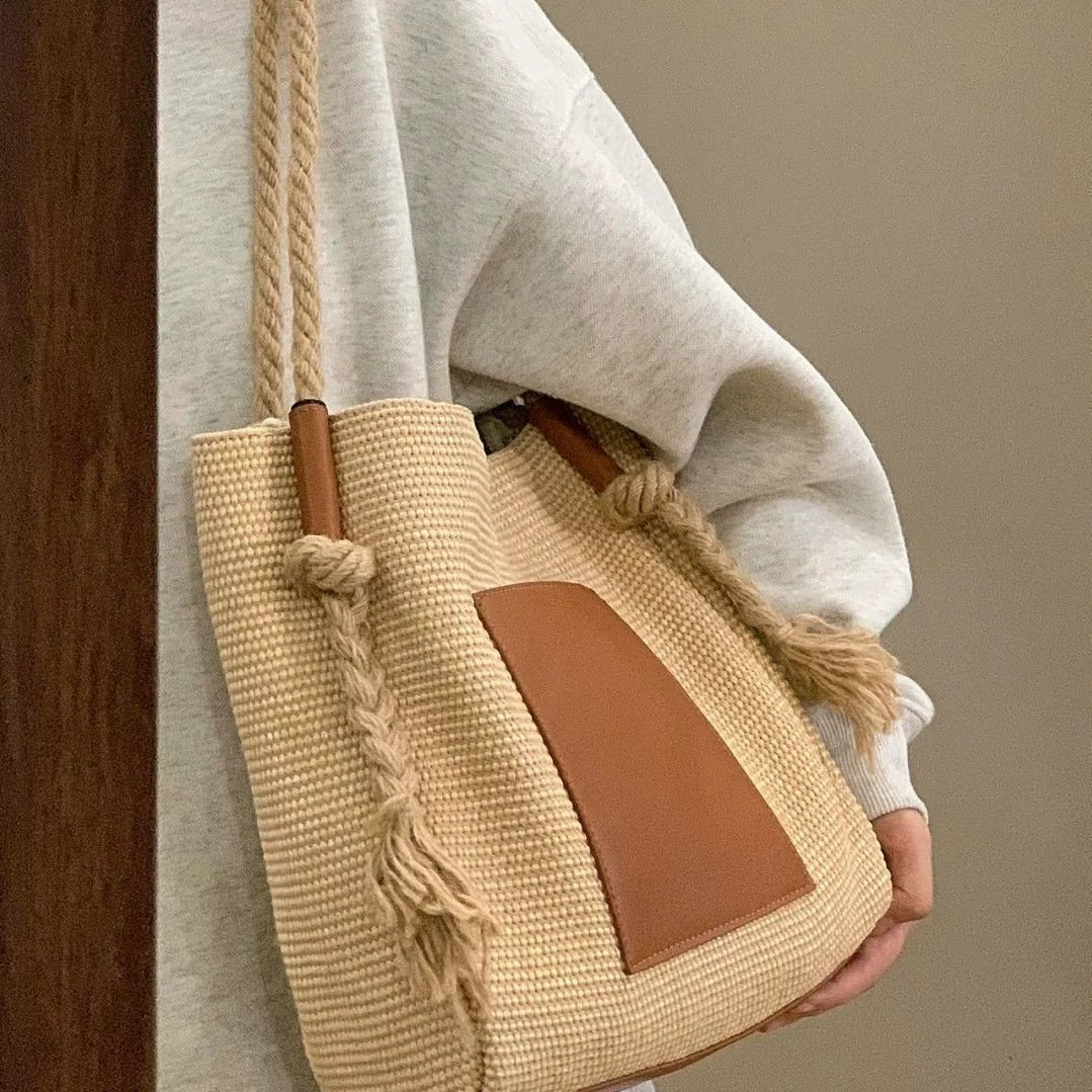 Winter universal capacious woven shoulder bag, small design one-shoulder bag