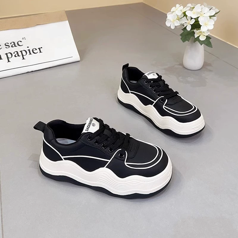 Повседневные белые кроссовки на толстой подошве для женщин, новинка осени 2024, универсальные повседневные спортивные туфли на плоской подошве для пар.