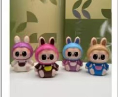 앉아있는 라부(메쉬백 포함)