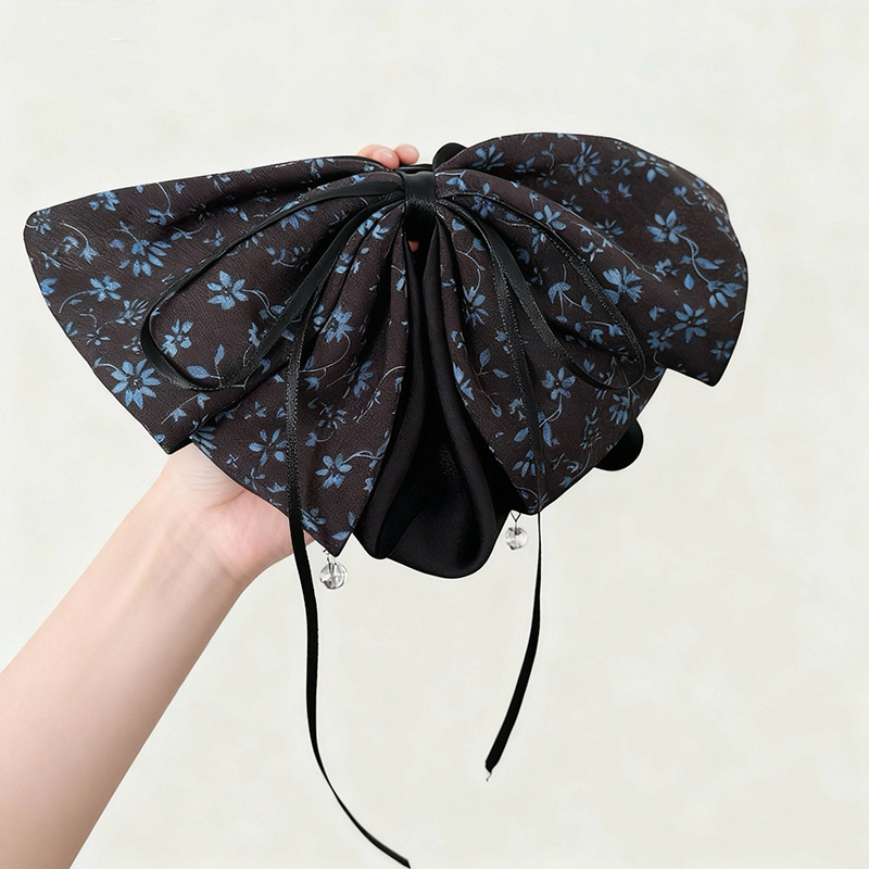 Коричневый хвостик, цветочный принт