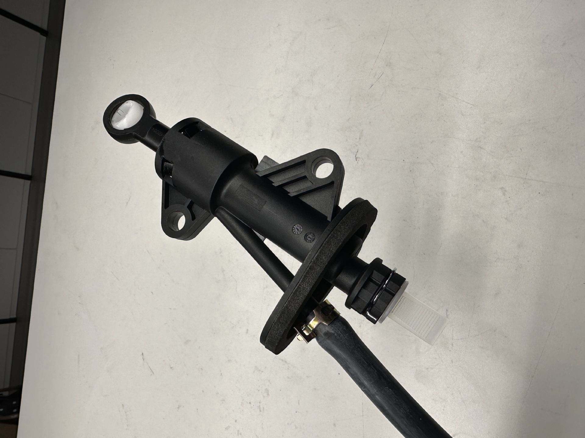 10637088 6-pin clutch master cylinder suitable for Roewe MG 15 RX3 MG5 20-22 models