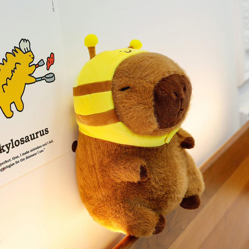 Red roja Kapibara peluche abeja capibara muñeca mochila muñeca ratón muñeca almohada regalo de cumpleaños al por mayor