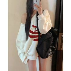 白色斜领露肩苹果印花卫衣女秋季小众别致甜辣妹宽松百搭无帽上衣