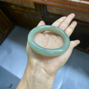 Jinyutang Xinjiang's Gentle Light Blue Xinjiang Qiemo Blues Bracelet Has Delicate Flesh and a Full Oily Feel