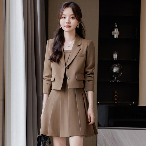 Off-white suit suit for women petite spring 2024 new coat shorts suit pleated dress two pieces